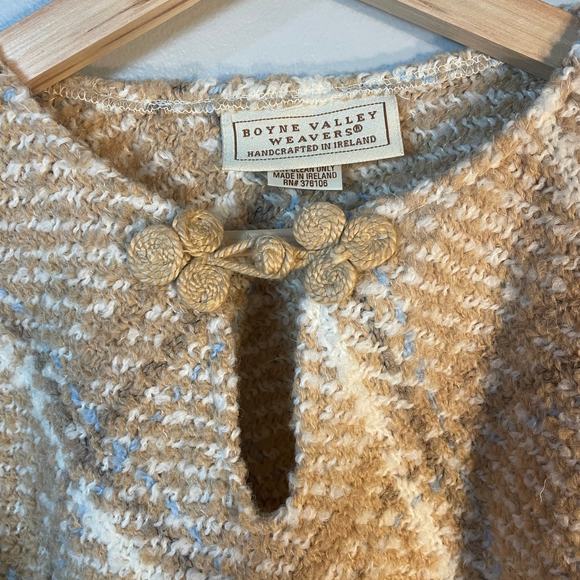 Boyne Valley Weavers Irish Vtg Wool & Alpaca Knit Plaid Poncho Cape Tan/White OS - Picture 2 of 11